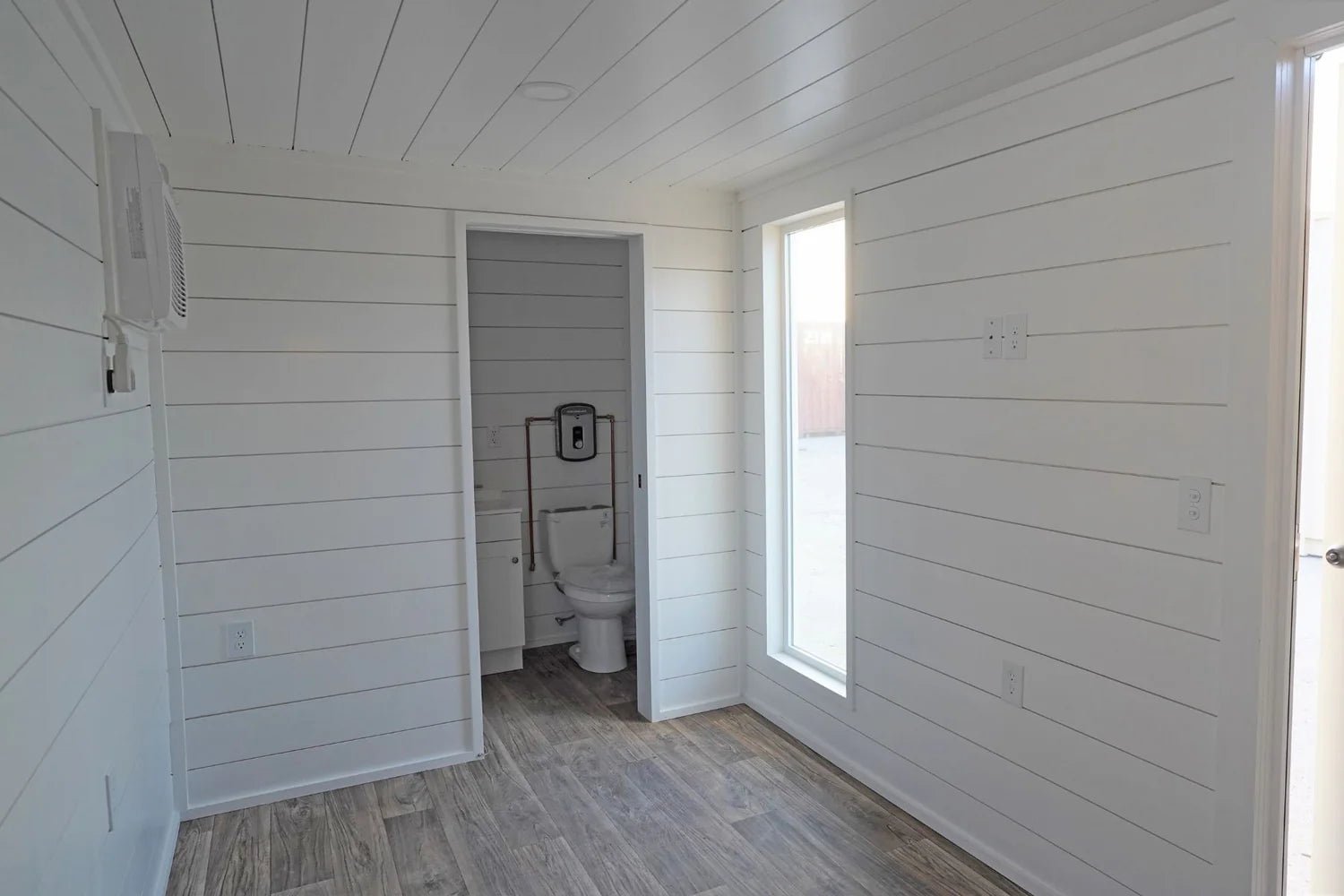 20ft Modern Cabin Shipping Container (20STMCBN) - Image 5